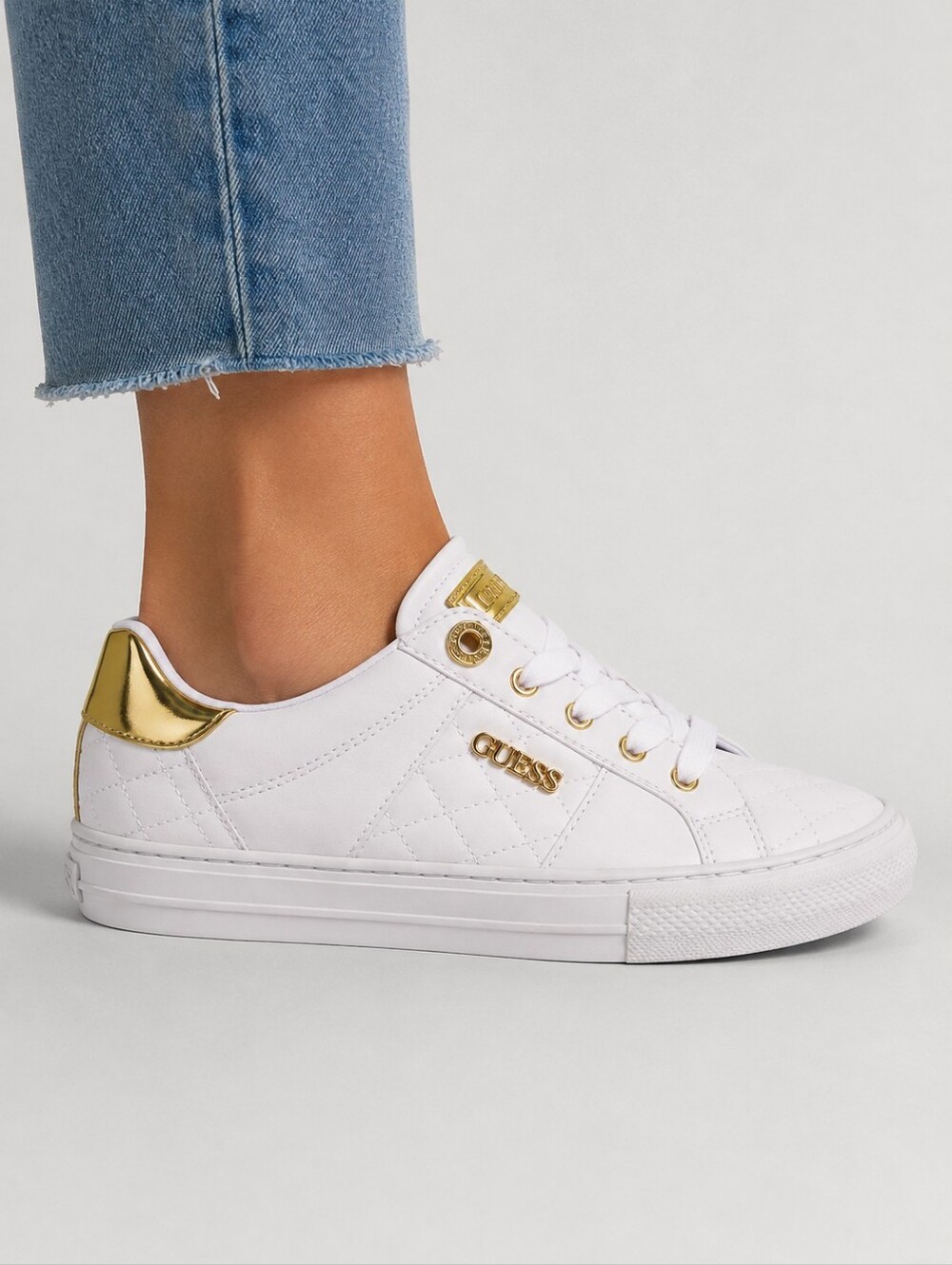 ❤️ NWT! GUESS LOVEN LACE UP VEGAN LEATHER SNEAKERS, QUILTED WHITE, GOLD, 10